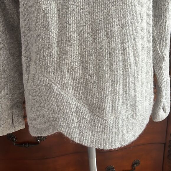 Mondetta grey hoodie sweater- size L - Picture 3 of 7